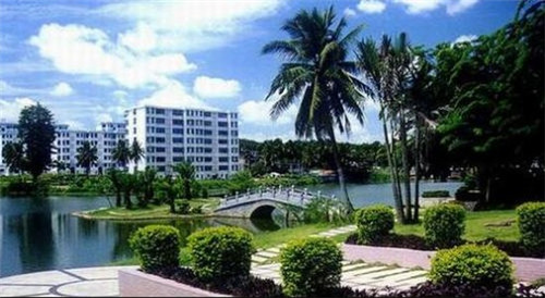 木门厂雕刻好学吗，好的工艺雕刻木门加盟店